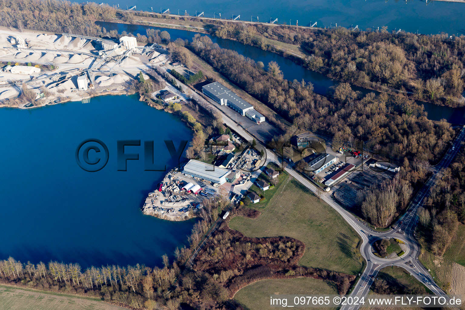 Gambsheim dans le département Bas Rhin, France vu d'un drone