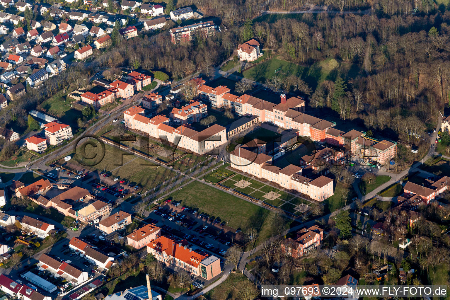 Vue aérienne de Administration municipale d'Illenaueer Arkaden à le quartier Oberachern in Achern dans le département Bade-Wurtemberg, Allemagne