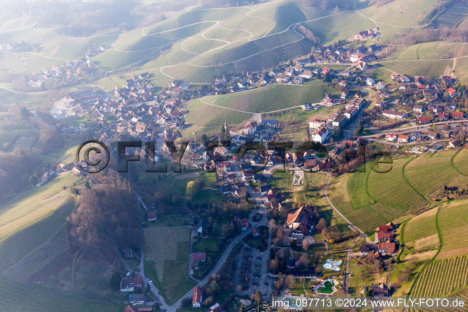 Vue aérienne de Talstr à le quartier Büchelbach in Sasbachwalden dans le département Bade-Wurtemberg, Allemagne