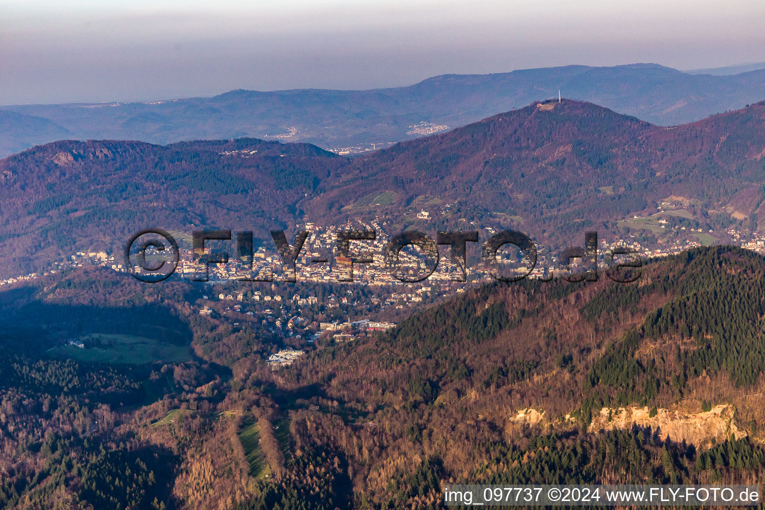 Vue aérienne de Baden-Baden dans le département Bade-Wurtemberg, Allemagne