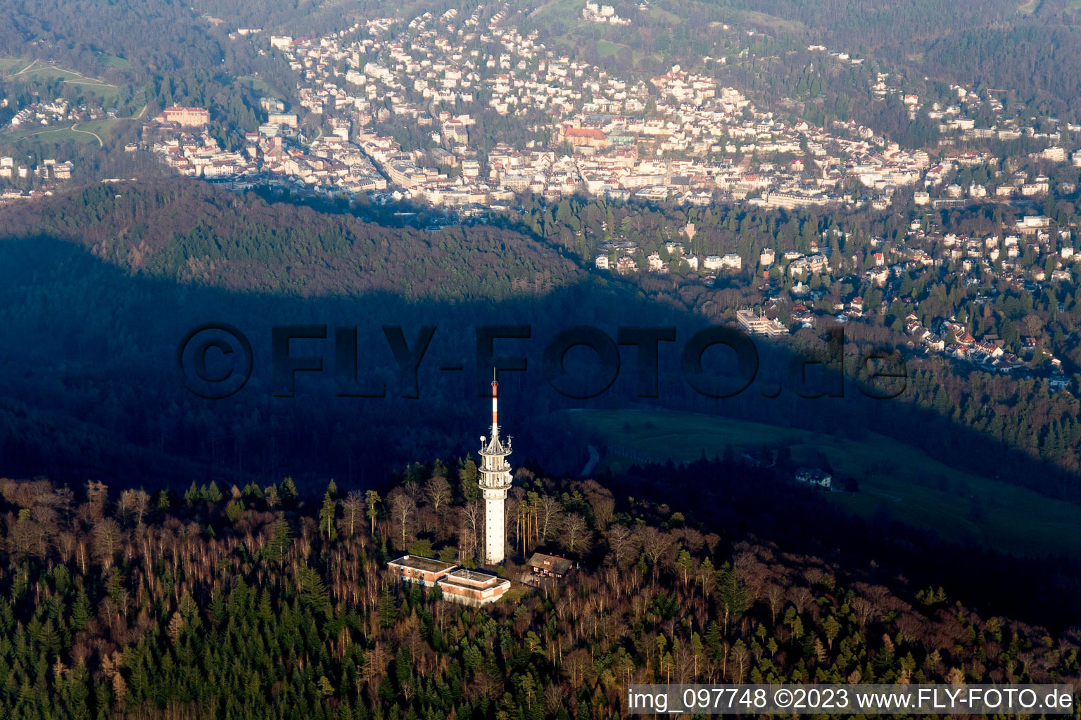 Vue aérienne de Tour de Fremersberg à Baden-Baden dans le département Bade-Wurtemberg, Allemagne