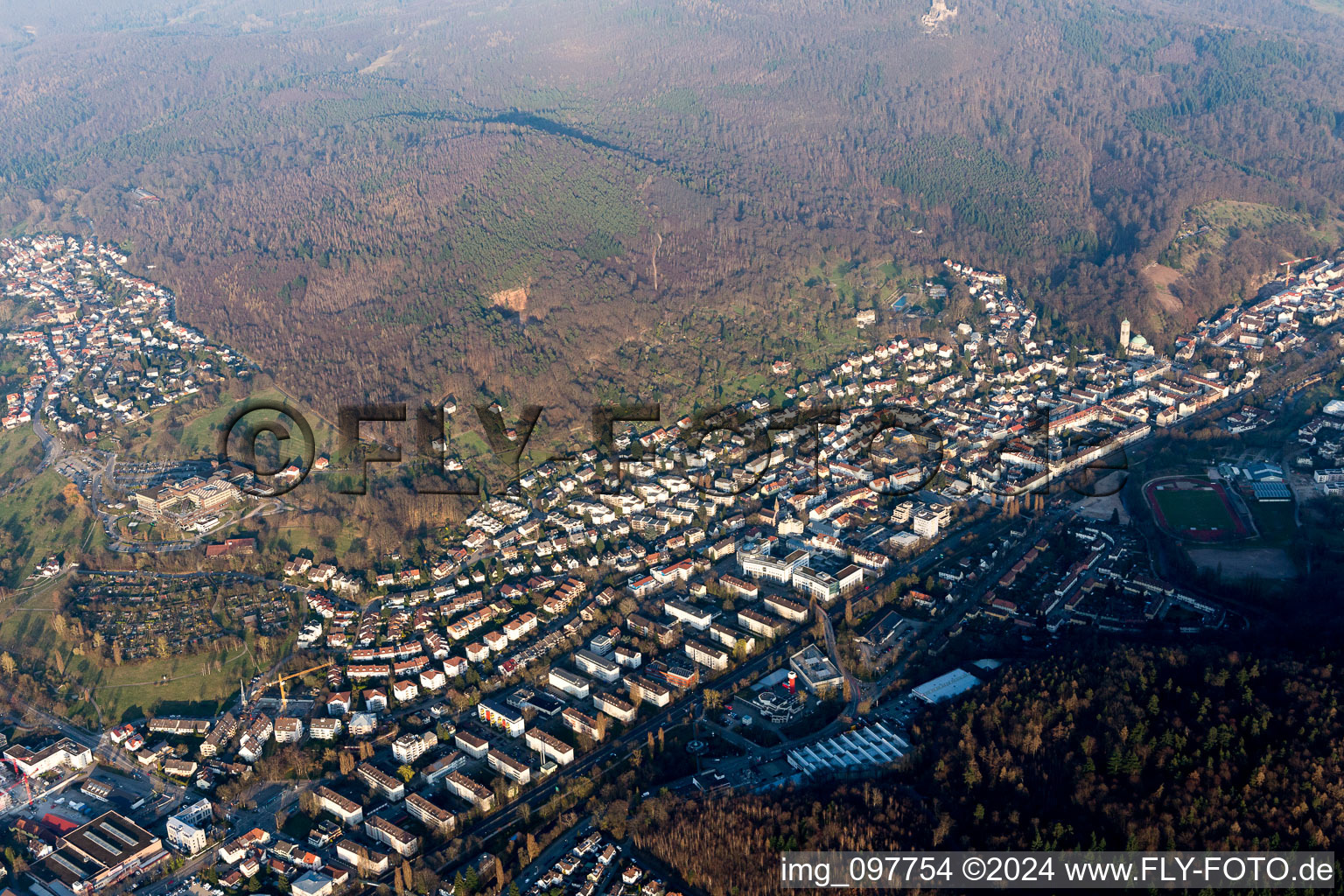 Vue aérienne de Ancienne carrière, Clinique du Soufflet à le quartier Oos in Baden-Baden dans le département Bade-Wurtemberg, Allemagne