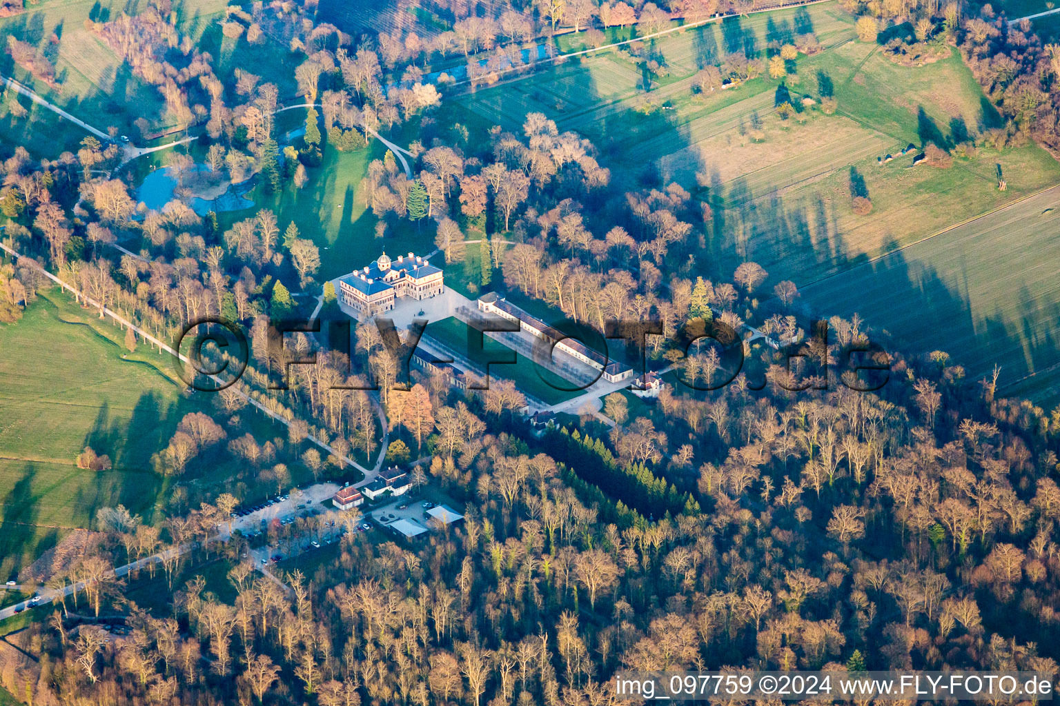 Vue aérienne de Parc du château du Schloß Favorite à le quartier Förch in Rastatt dans le département Bade-Wurtemberg, Allemagne