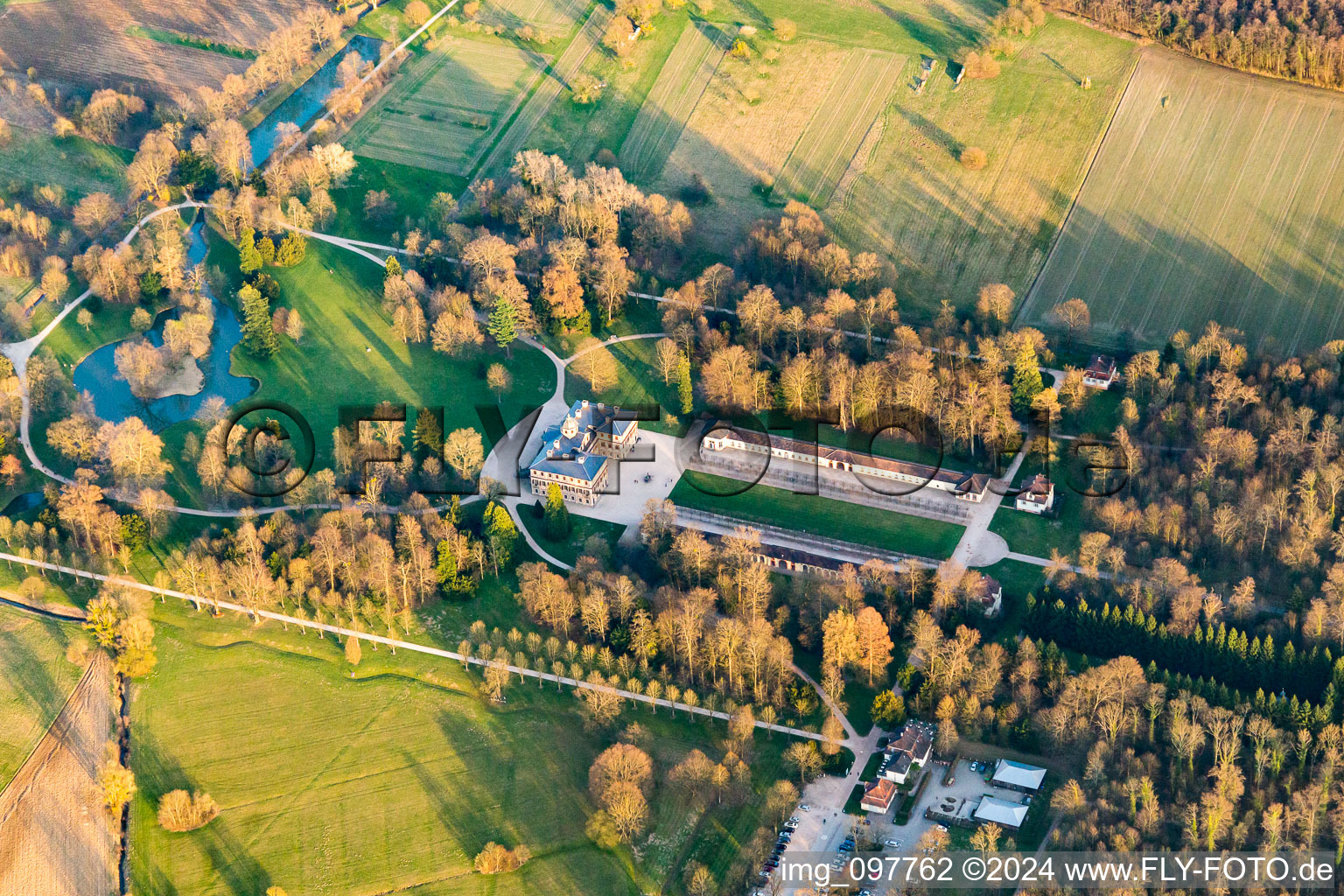 Vue aérienne de Parc du château du Schloß Favorite à le quartier Förch in Rastatt dans le département Bade-Wurtemberg, Allemagne