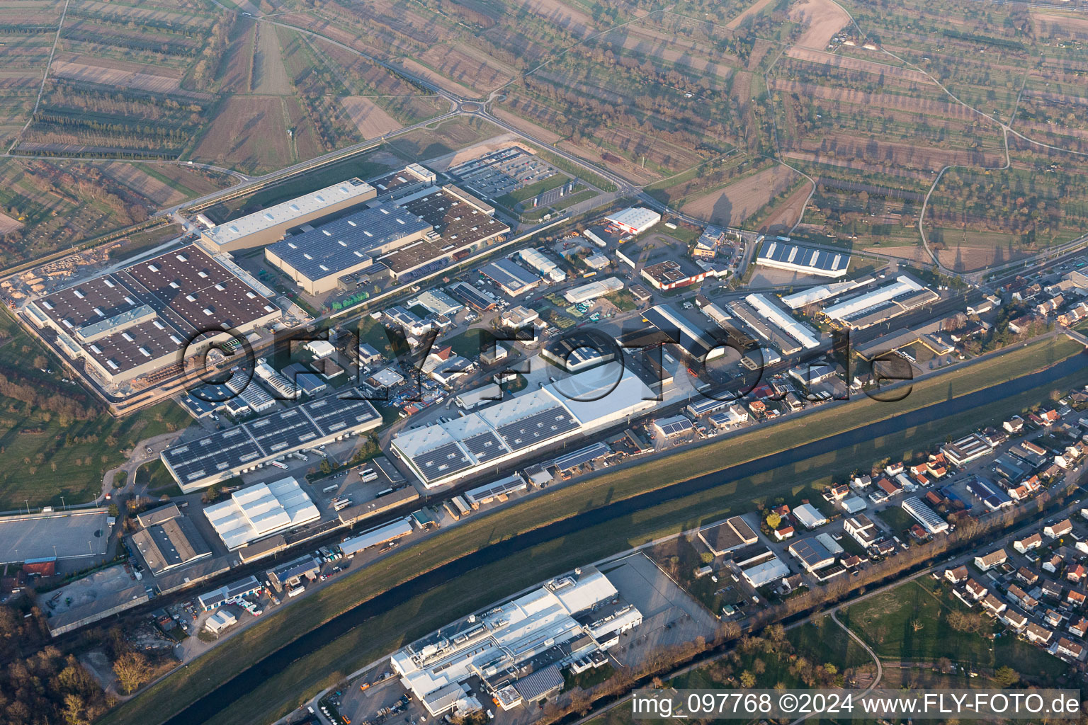 Vue aérienne de Zone industrielle à Bischweier dans le département Bade-Wurtemberg, Allemagne