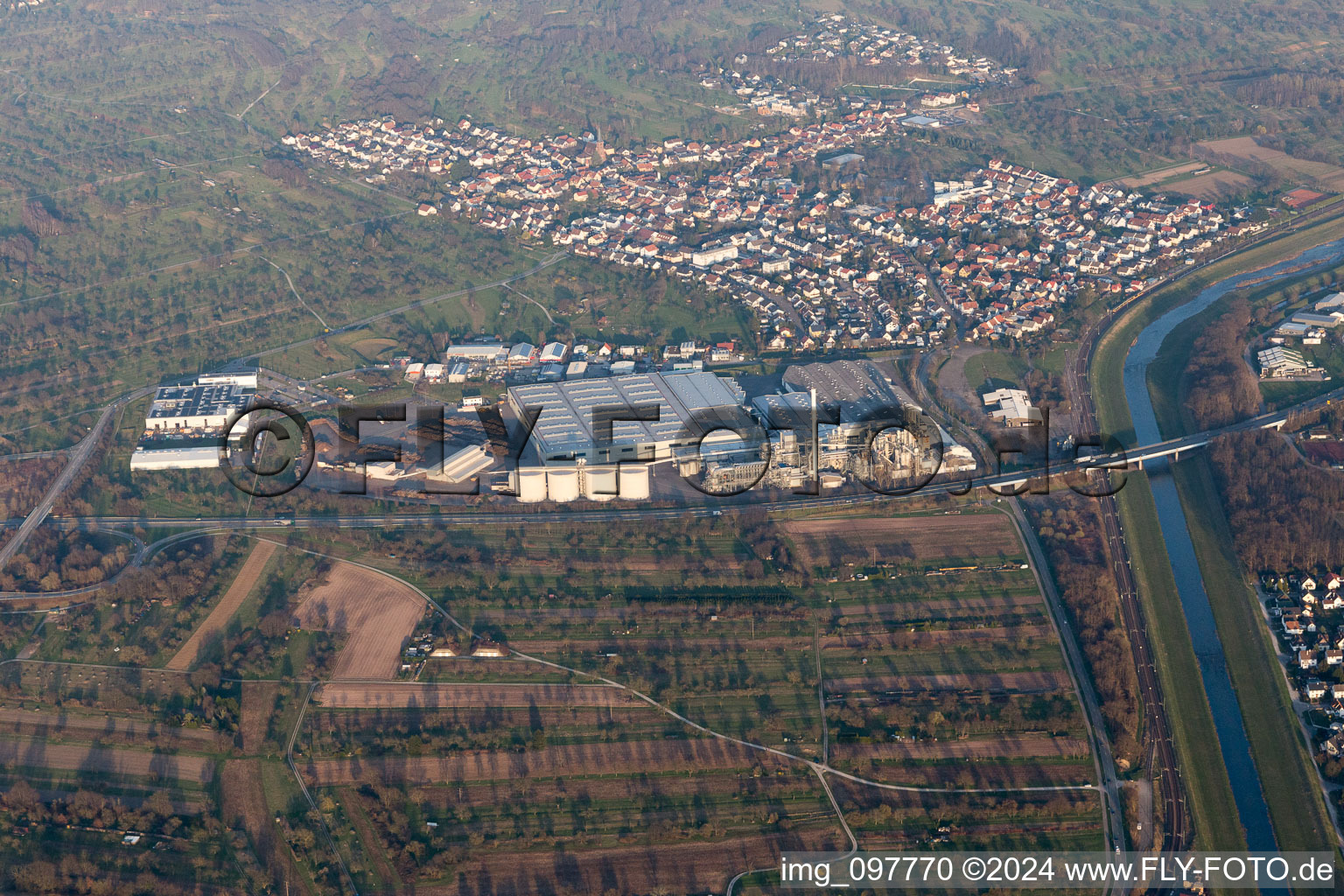 Vue oblique de Zone industrielle à Bischweier dans le département Bade-Wurtemberg, Allemagne