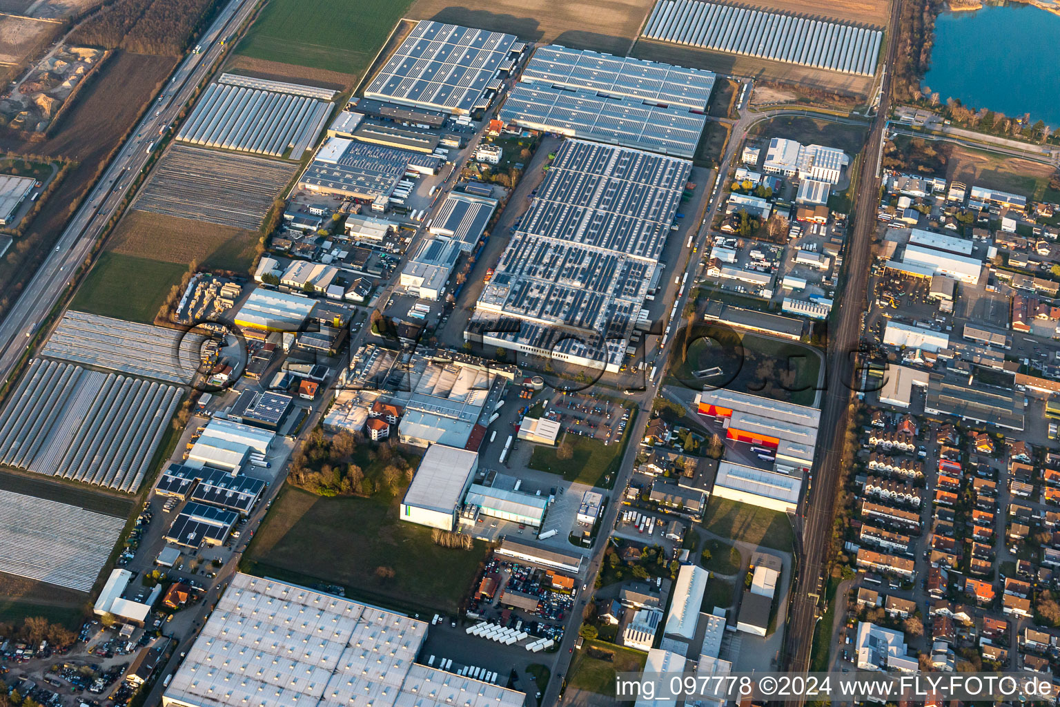 Vue aérienne de Zone industrielle Draisstr à Muggensturm dans le département Bade-Wurtemberg, Allemagne