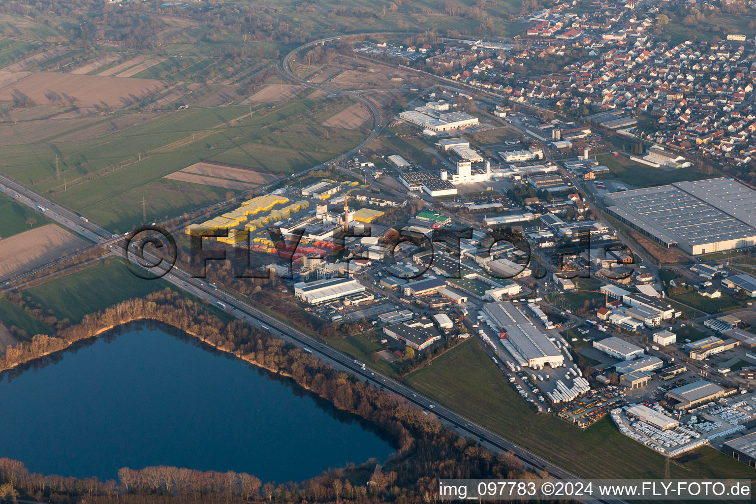 Muggensturm dans le département Bade-Wurtemberg, Allemagne vue d'en haut