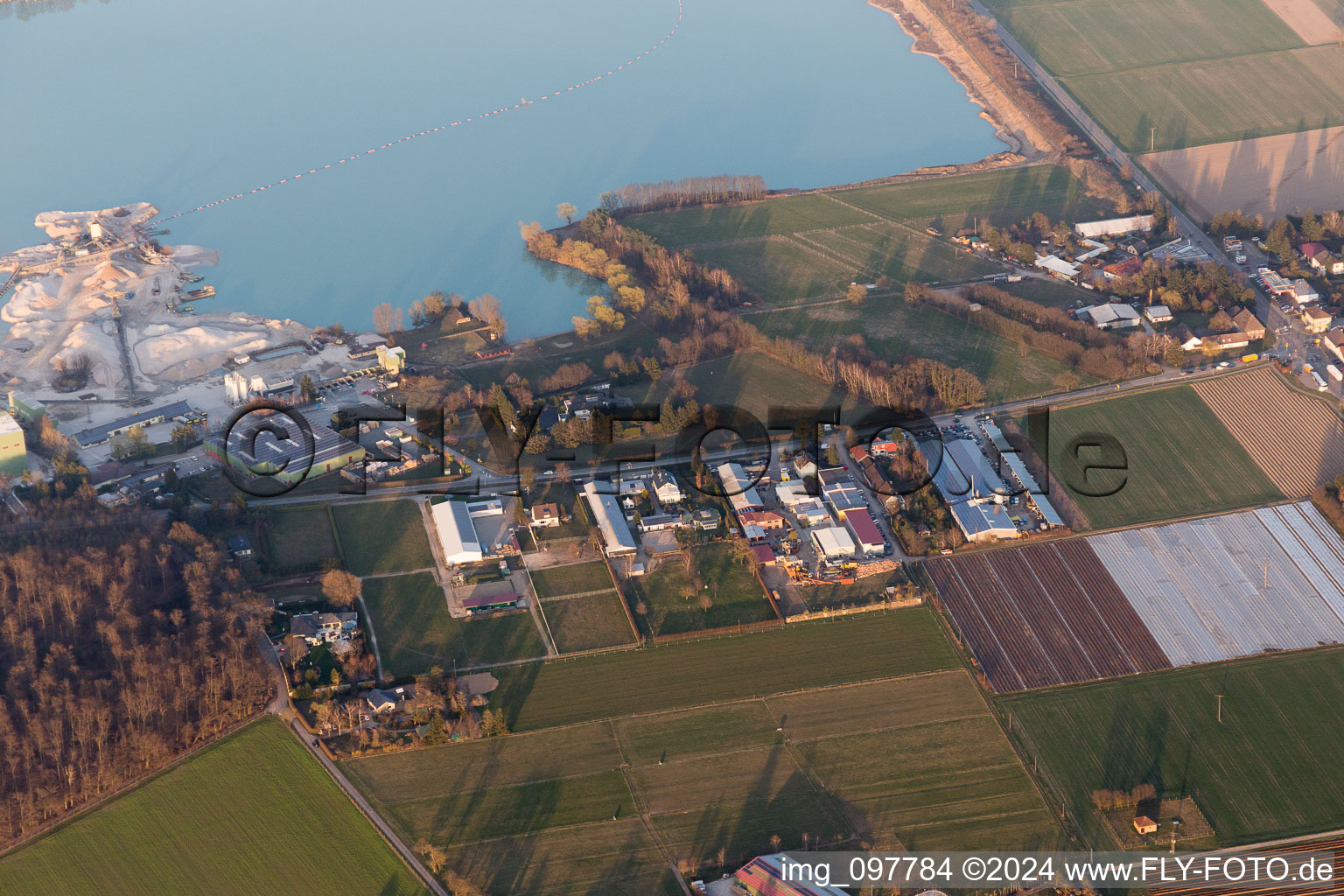 Muggensturm dans le département Bade-Wurtemberg, Allemagne depuis l'avion