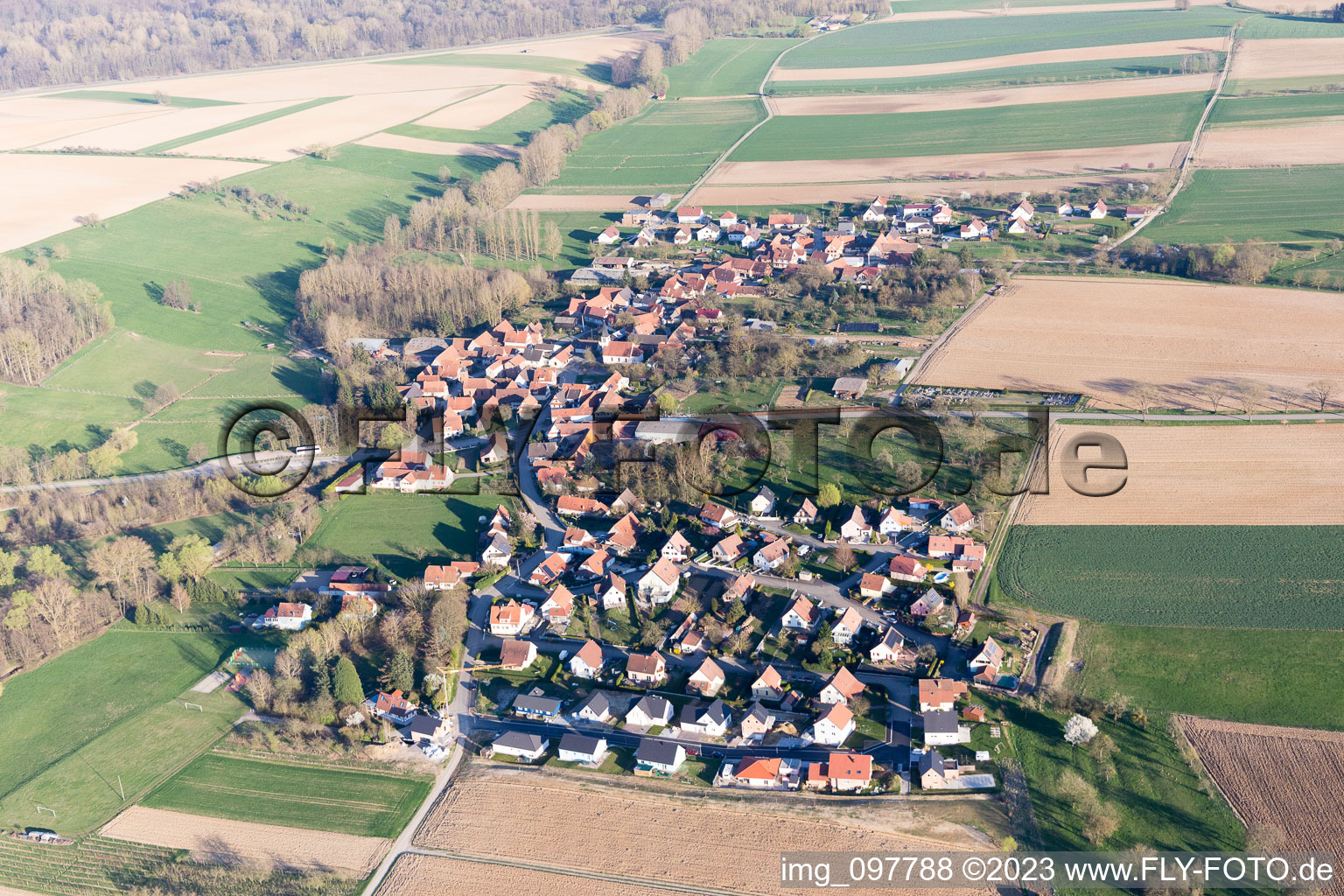 Vue aérienne de Ingolsheim dans le département Bas Rhin, France