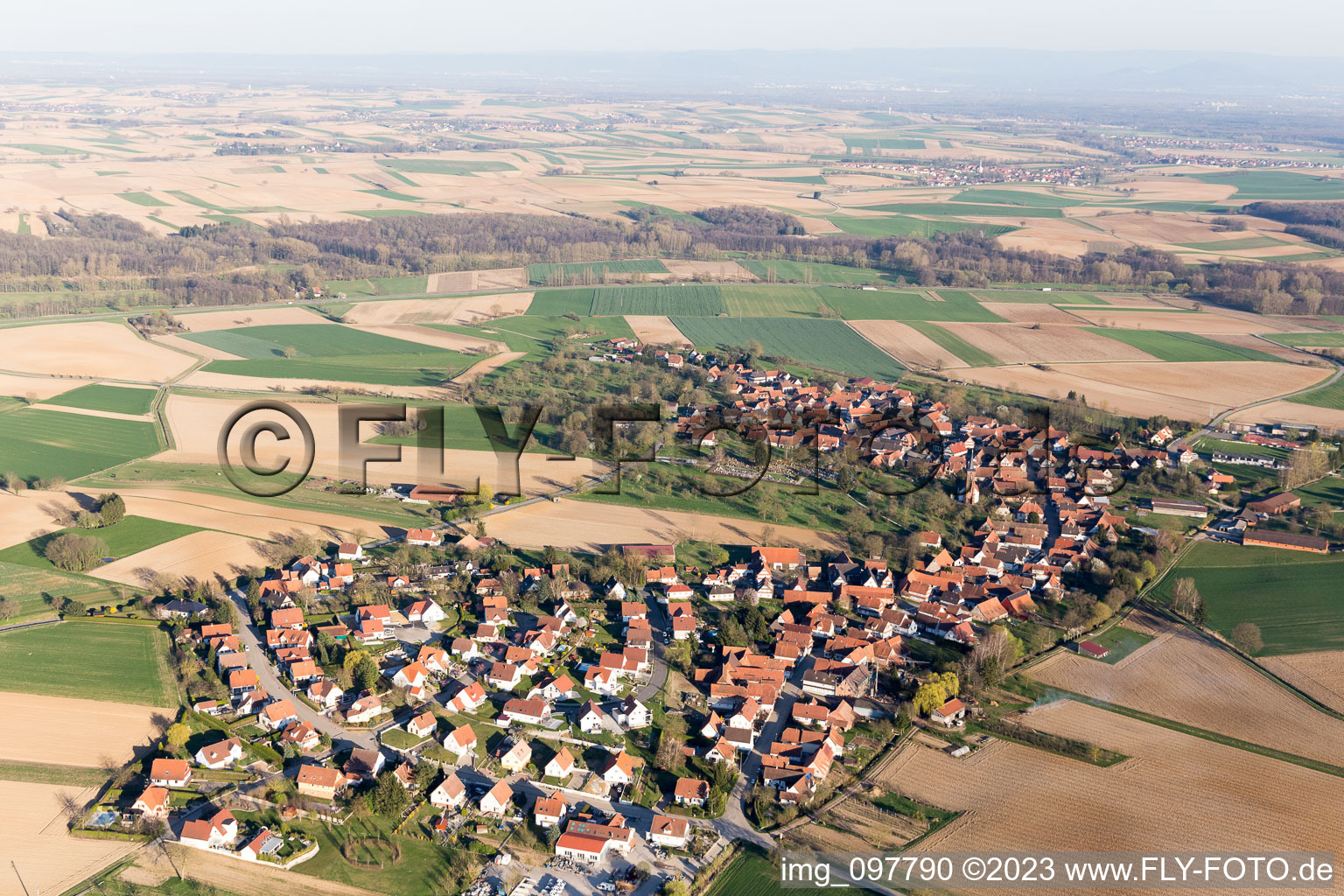 Vue aérienne de Hunspach dans le département Bas Rhin, France