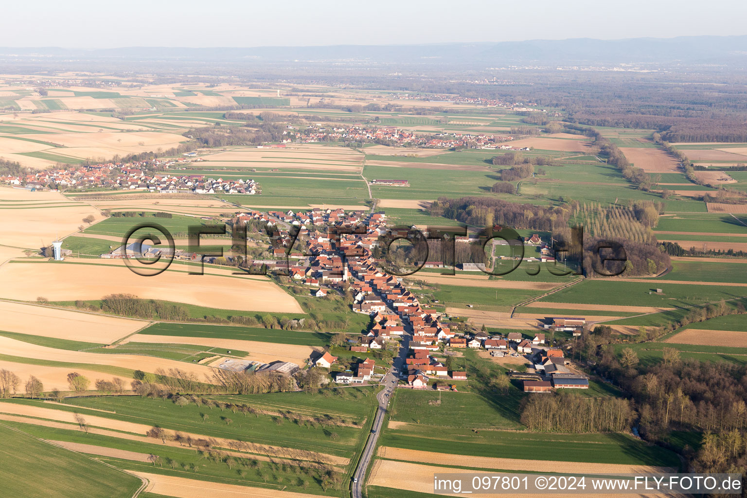 Vue d'oiseau de Oberrœdern dans le département Bas Rhin, France