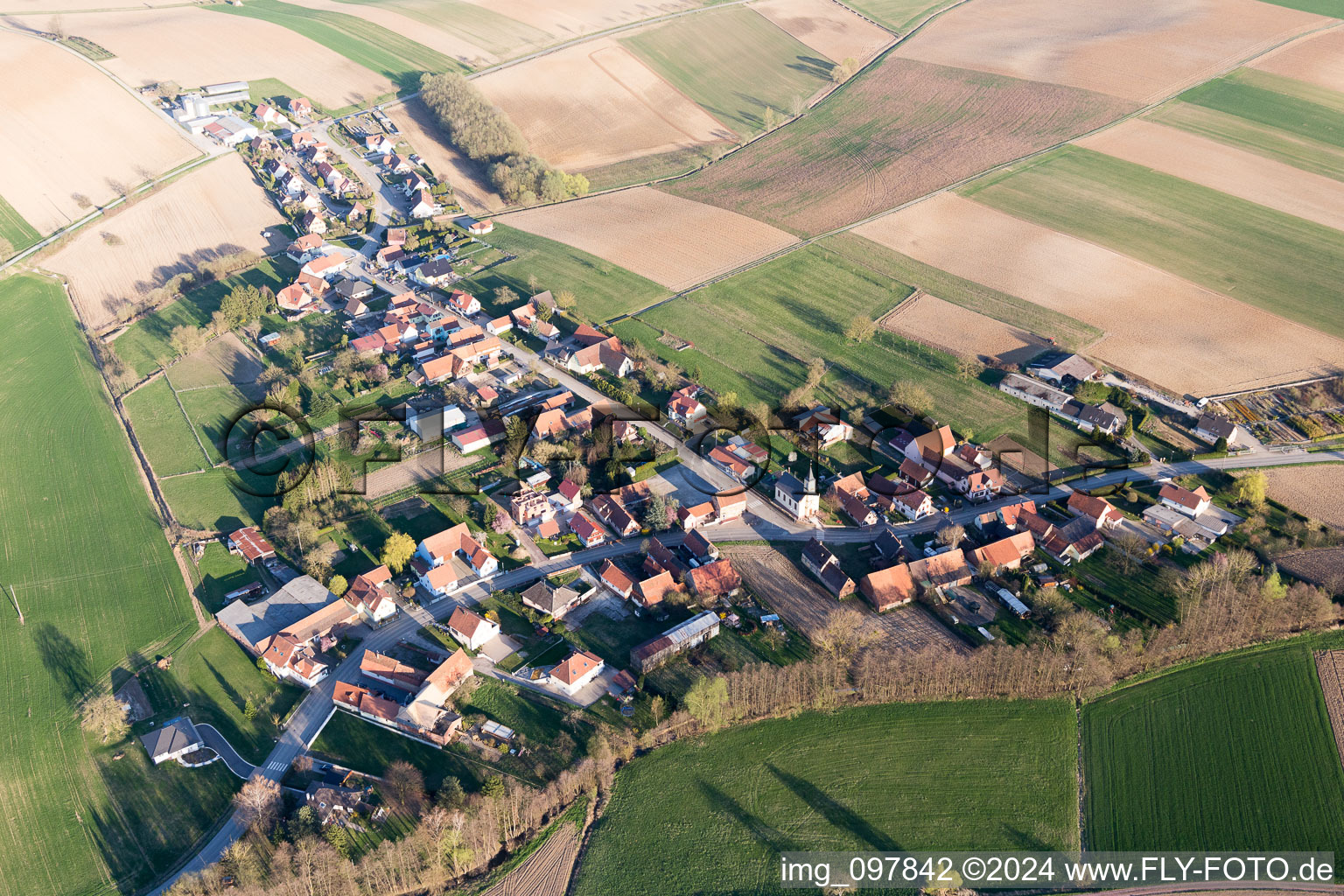 Vue oblique de Crœttwiller dans le département Bas Rhin, France