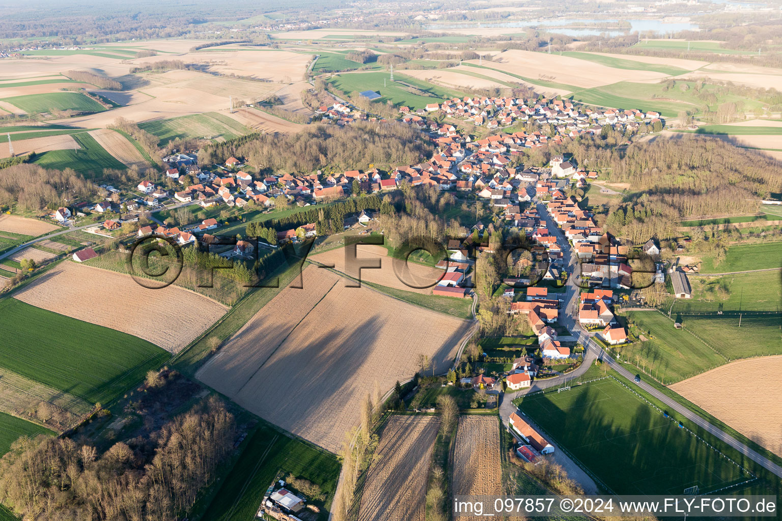 Vue oblique de Neewiller-près-Lauterbourg dans le département Bas Rhin, France