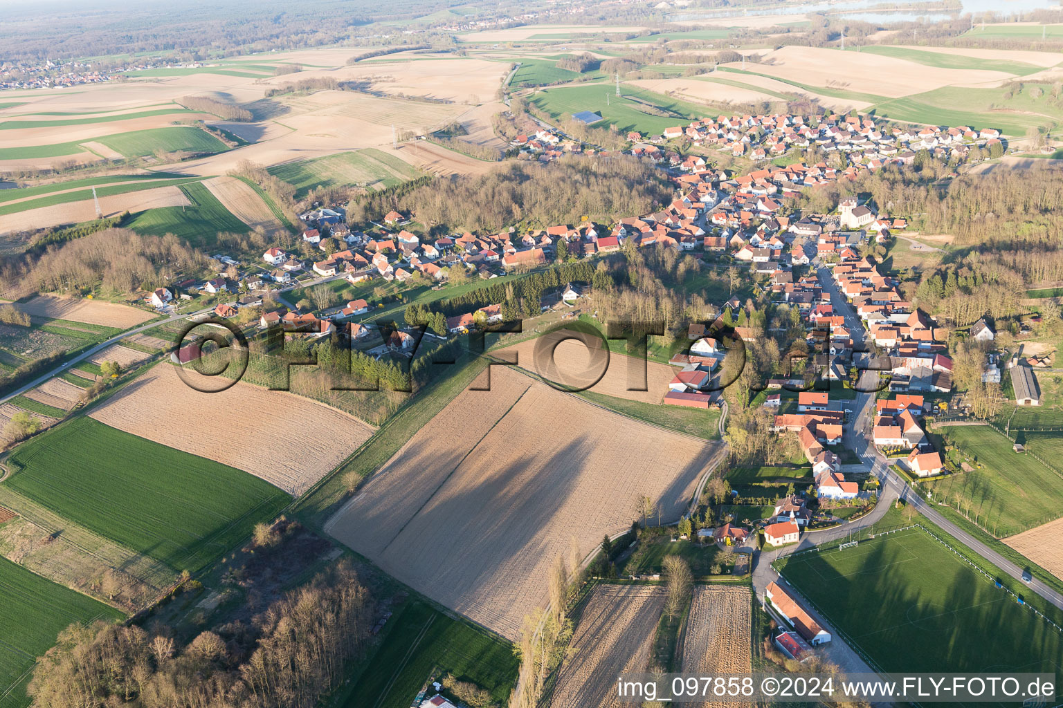 Neewiller-près-Lauterbourg dans le département Bas Rhin, France d'en haut