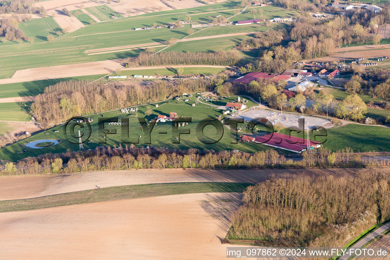 Vue d'oiseau de Neewiller-près-Lauterbourg dans le département Bas Rhin, France