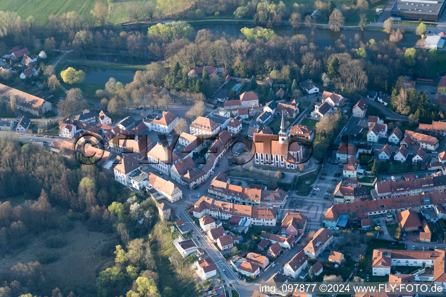 Lauterbourg dans le département Bas Rhin, France du point de vue du drone