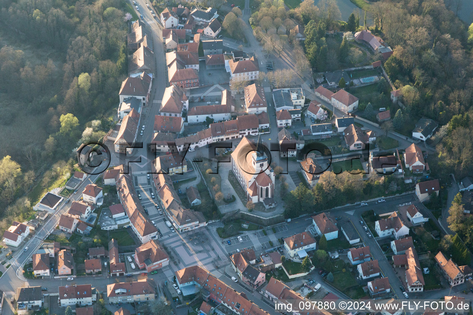 Lauterbourg dans le département Bas Rhin, France vu d'un drone