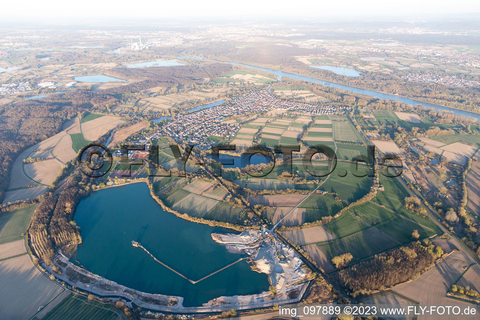 Image drone de Neuburg dans le département Rhénanie-Palatinat, Allemagne