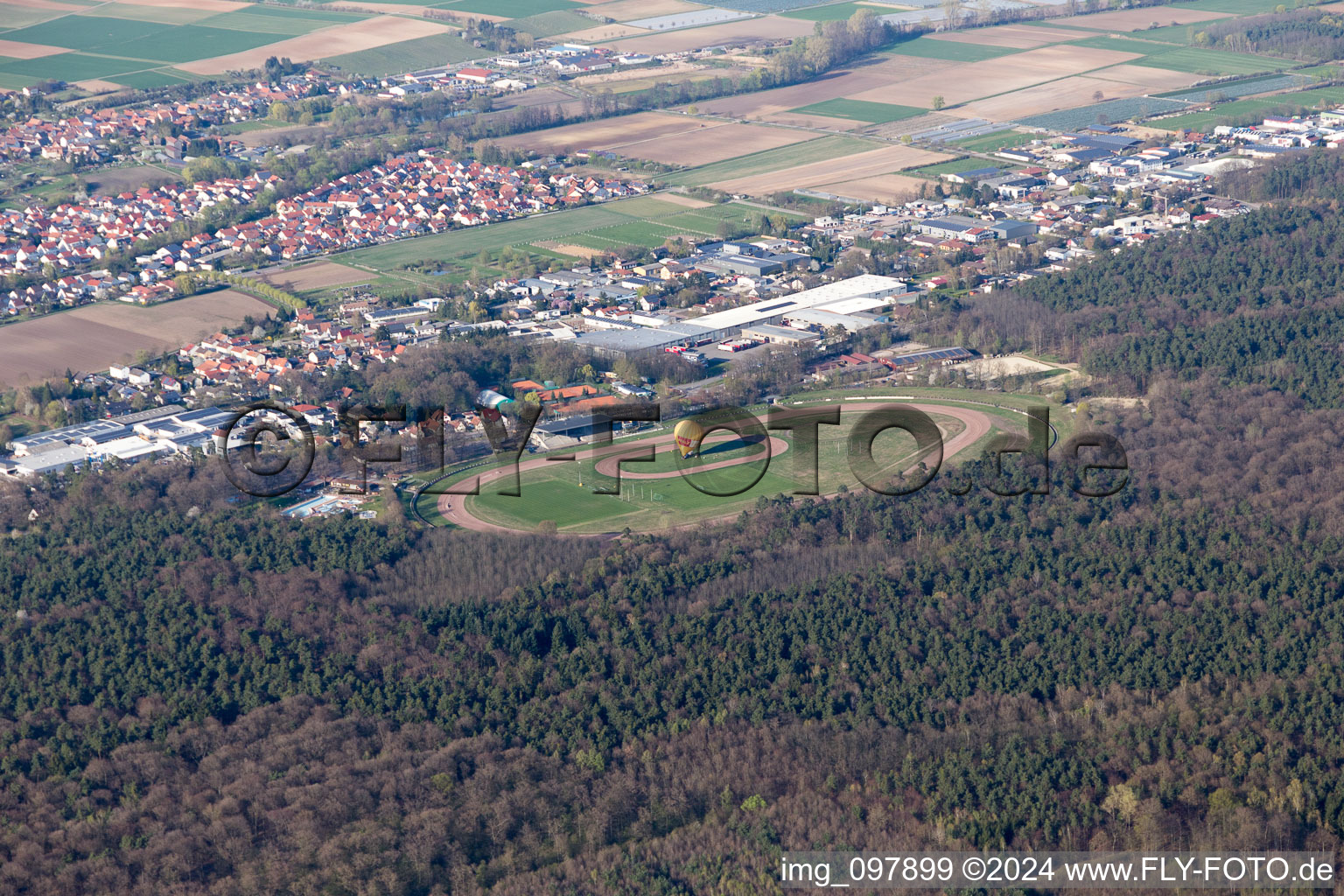 Quartier Herxheim in Herxheim bei Landau dans le département Rhénanie-Palatinat, Allemagne d'un drone