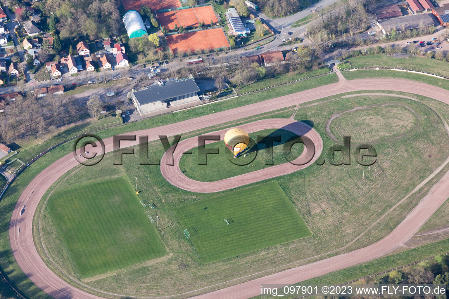 Vue aérienne de Quartier Herxheim in Herxheim bei Landau dans le département Rhénanie-Palatinat, Allemagne