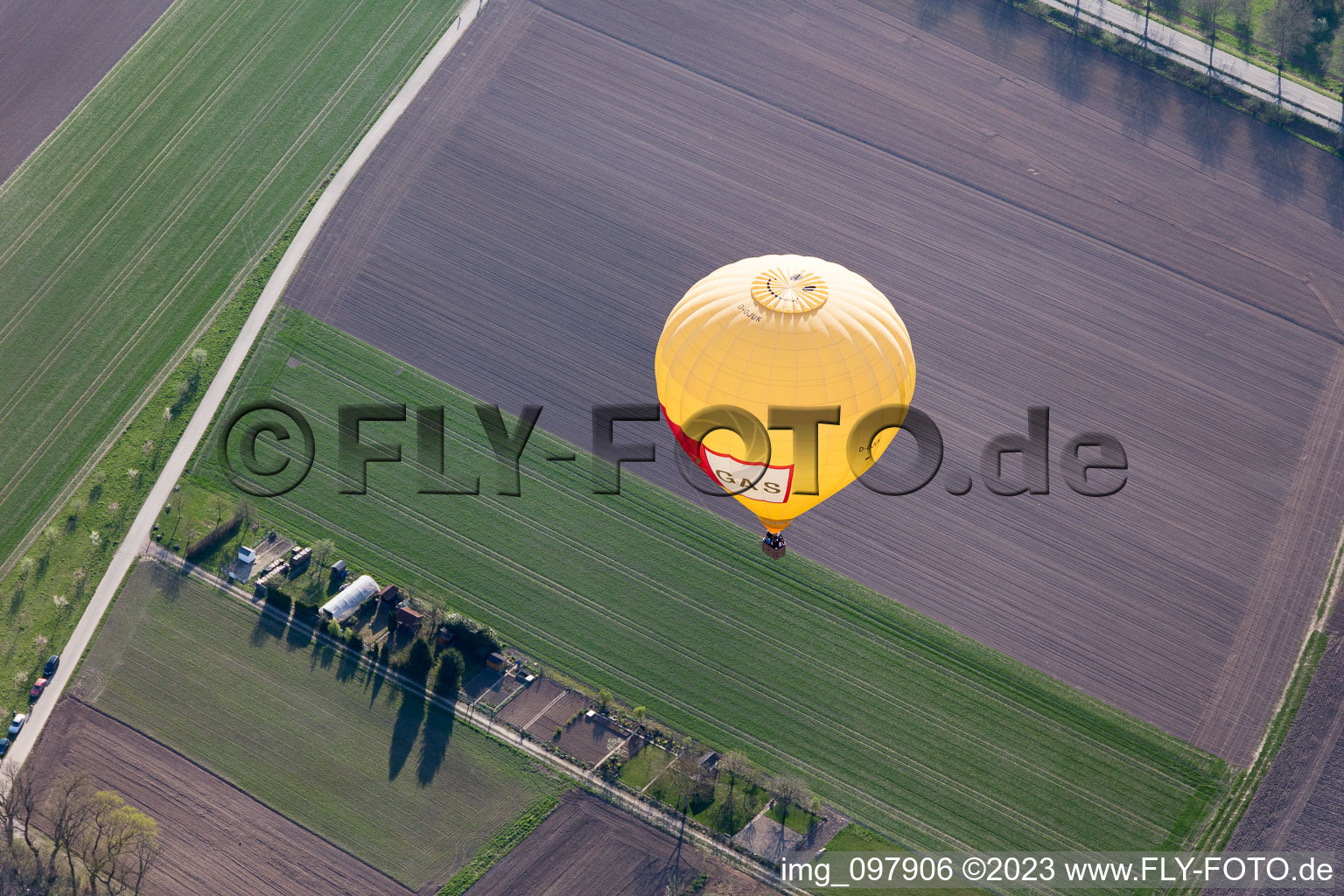 Vue aérienne de Lancement de ballon à le quartier Hayna in Herxheim bei Landau/Pfalz dans le département Rhénanie-Palatinat, Allemagne
