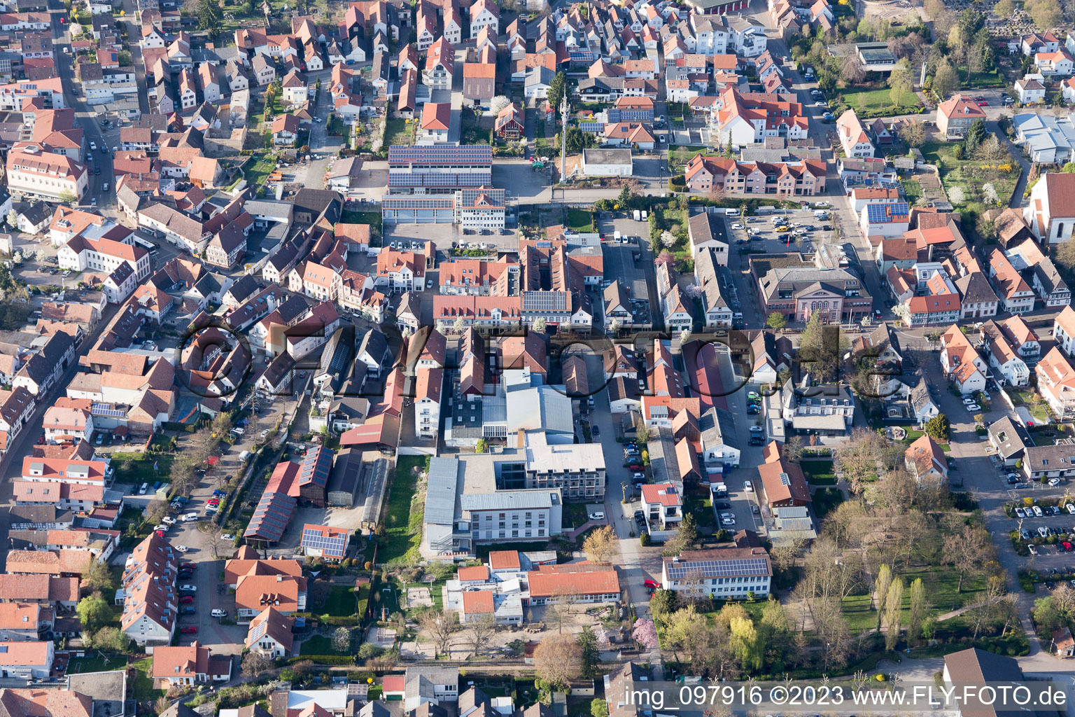 Quartier Herxheim in Herxheim bei Landau dans le département Rhénanie-Palatinat, Allemagne du point de vue du drone