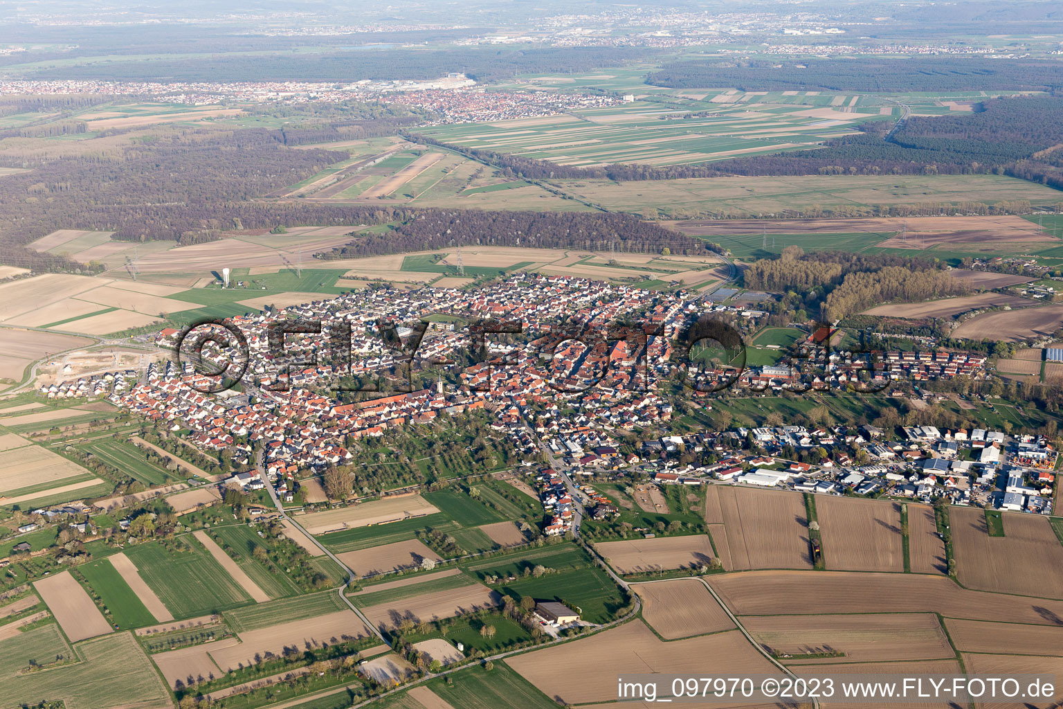 Dettenheim dans le département Bade-Wurtemberg, Allemagne vue d'en haut