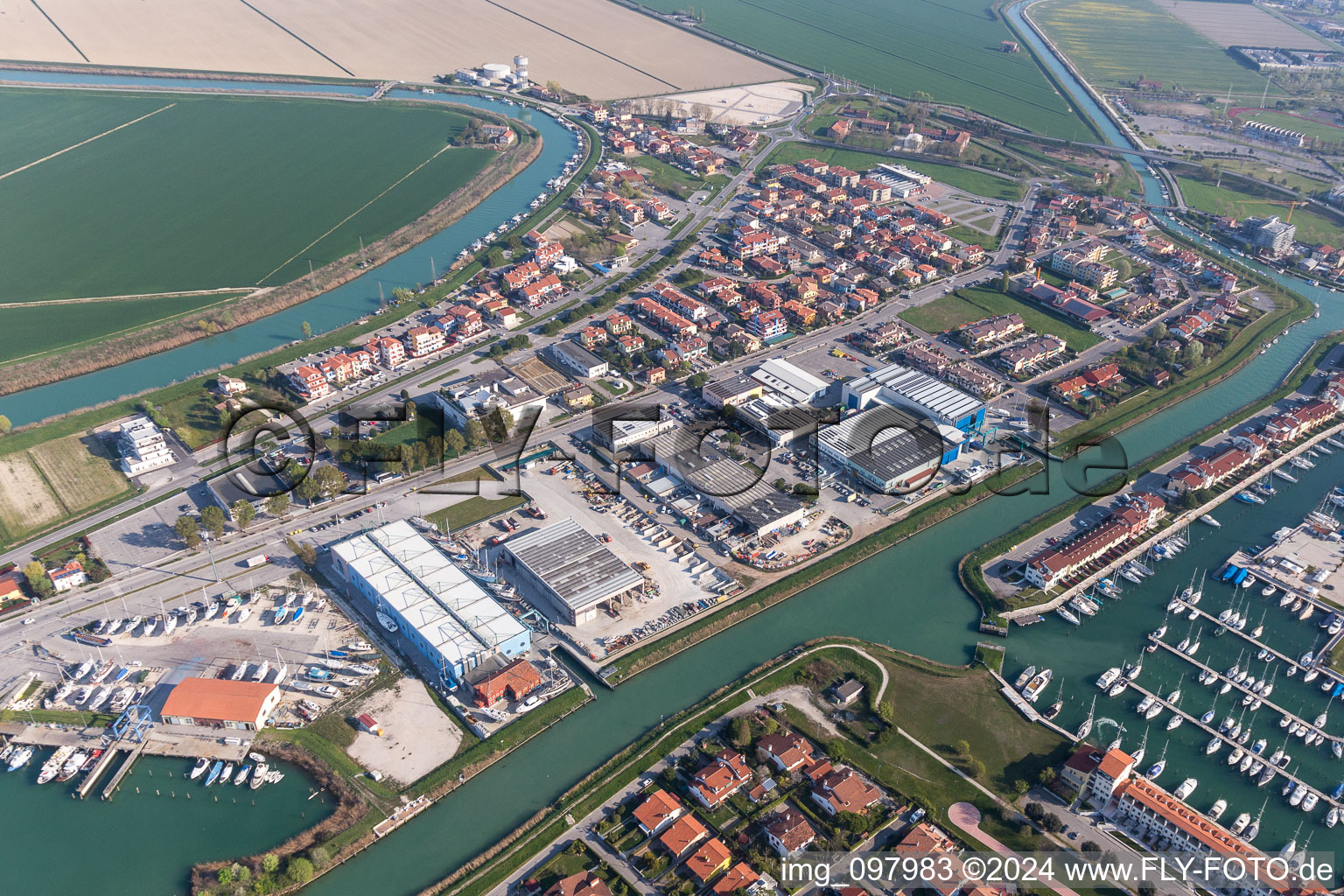 Vue aérienne de Caorle dans le département Metropolitanstadt Venedig, Italie