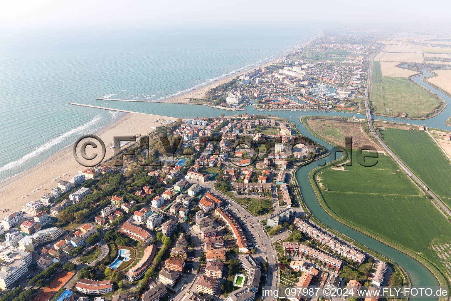 Caorle dans le département Metropolitanstadt Venedig, Italie d'en haut