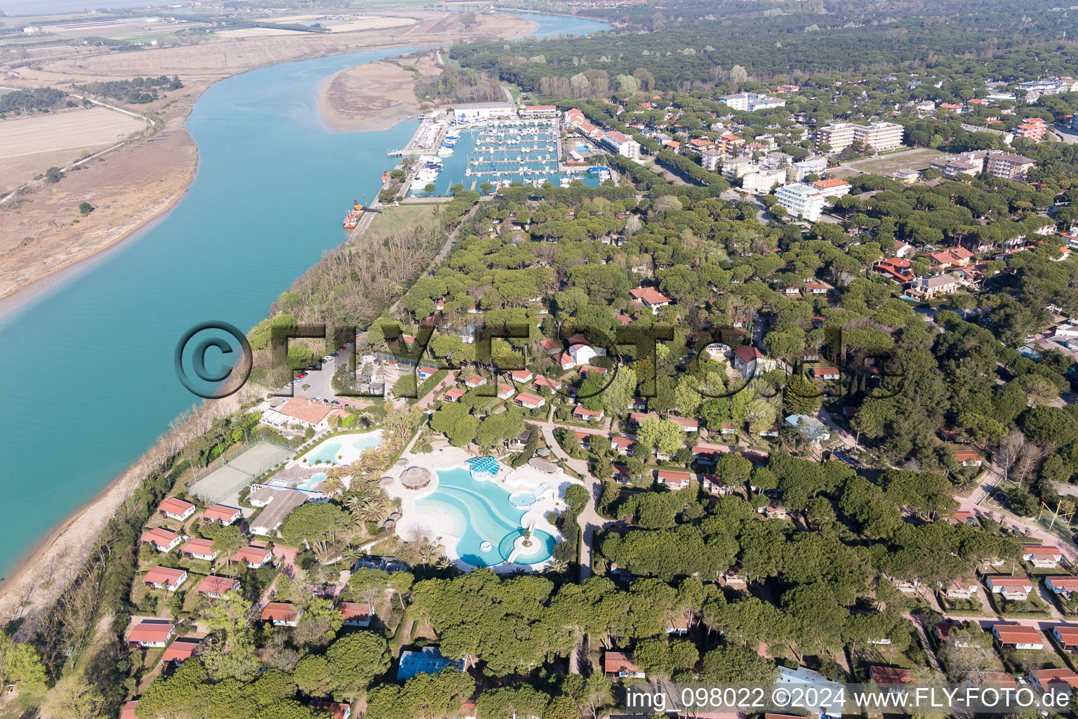 Lignano Riviera dans le département Frioul-Vénétie Julienne, Italie depuis l'avion