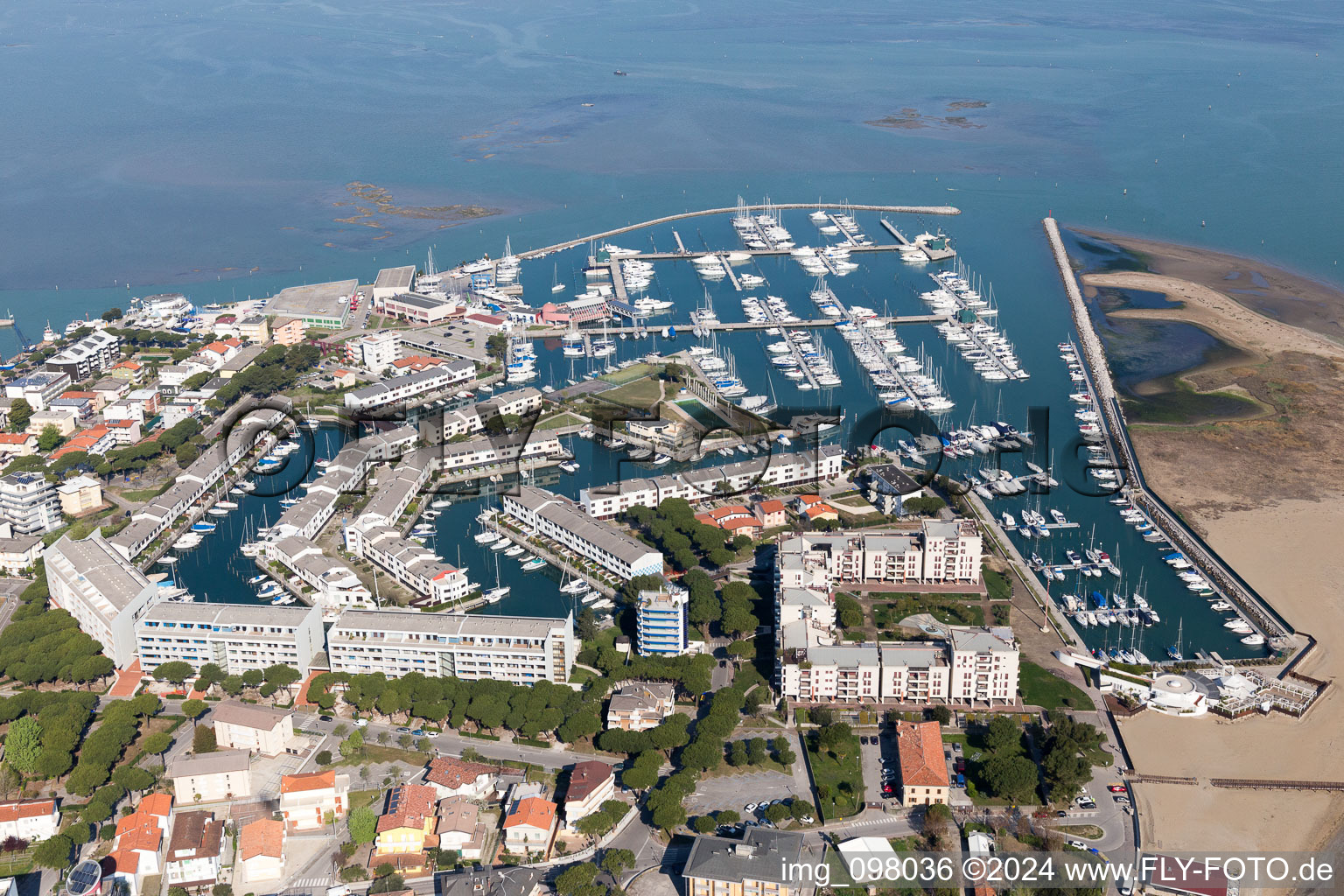 Lignano Sabbiadoro dans le département Frioul-Vénétie Julienne, Italie vue d'en haut