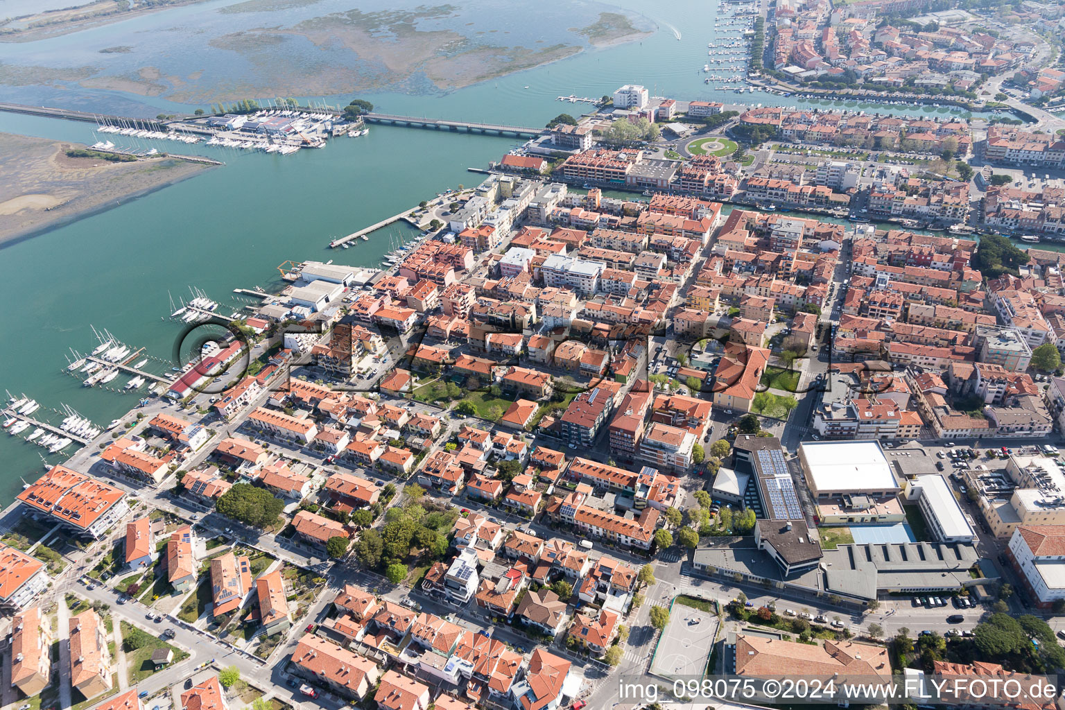 Grado dans le département Gorizia, Italie vue d'en haut