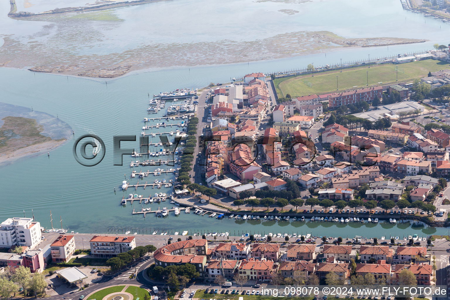 Grado dans le département Gorizia, Italie vue du ciel