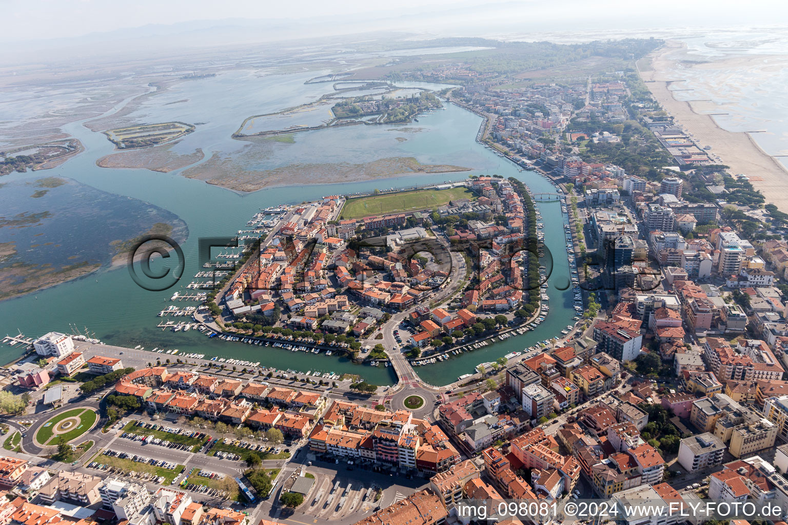 Grado dans le département Gorizia, Italie du point de vue du drone