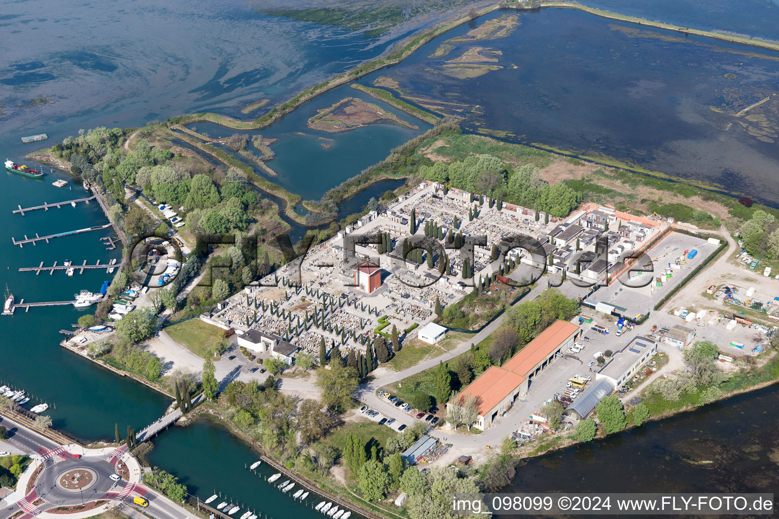 Grado dans le département Gorizia, Italie depuis l'avion