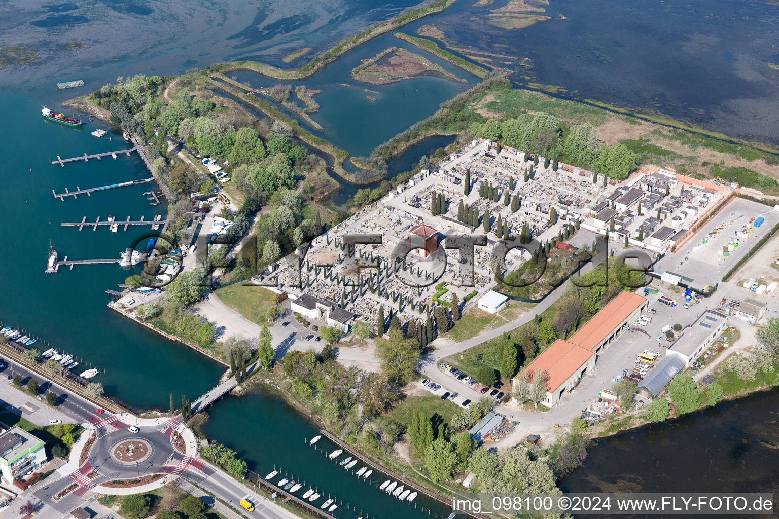 Vue d'oiseau de Grado dans le département Gorizia, Italie