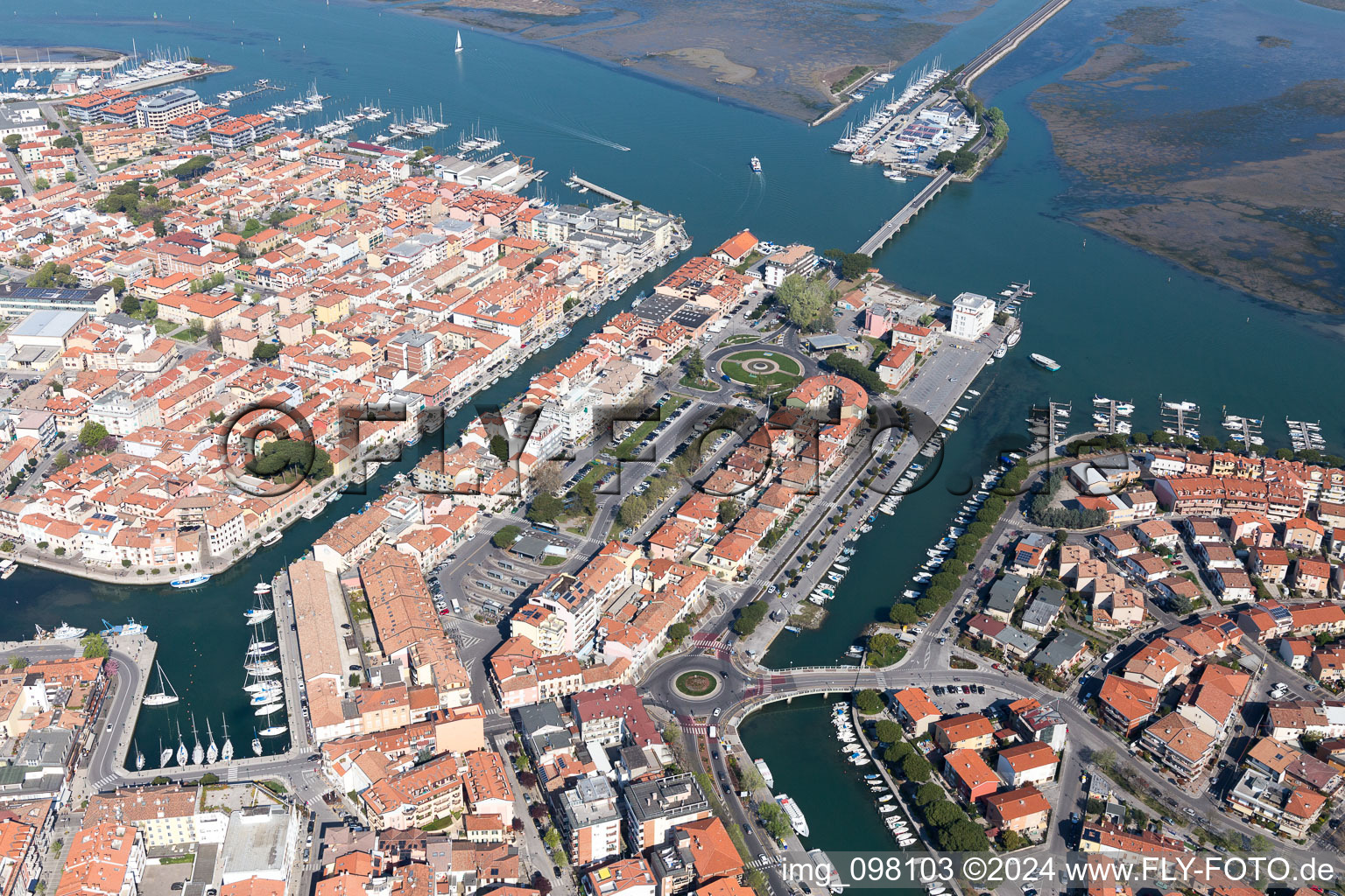 Grado dans le département Gorizia, Italie vue du ciel