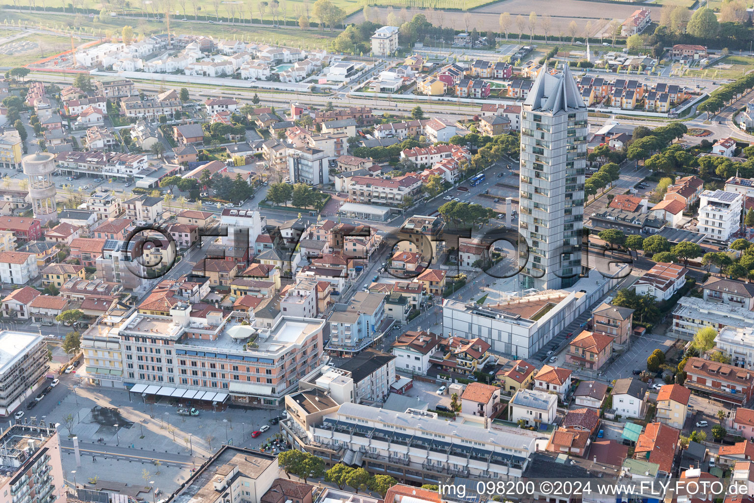 Vue aérienne de Vue sur la ville depuis le centre-ville de Vénétie à Lido di Jesolo dans le département Metropolitanstadt Venedig, Italie