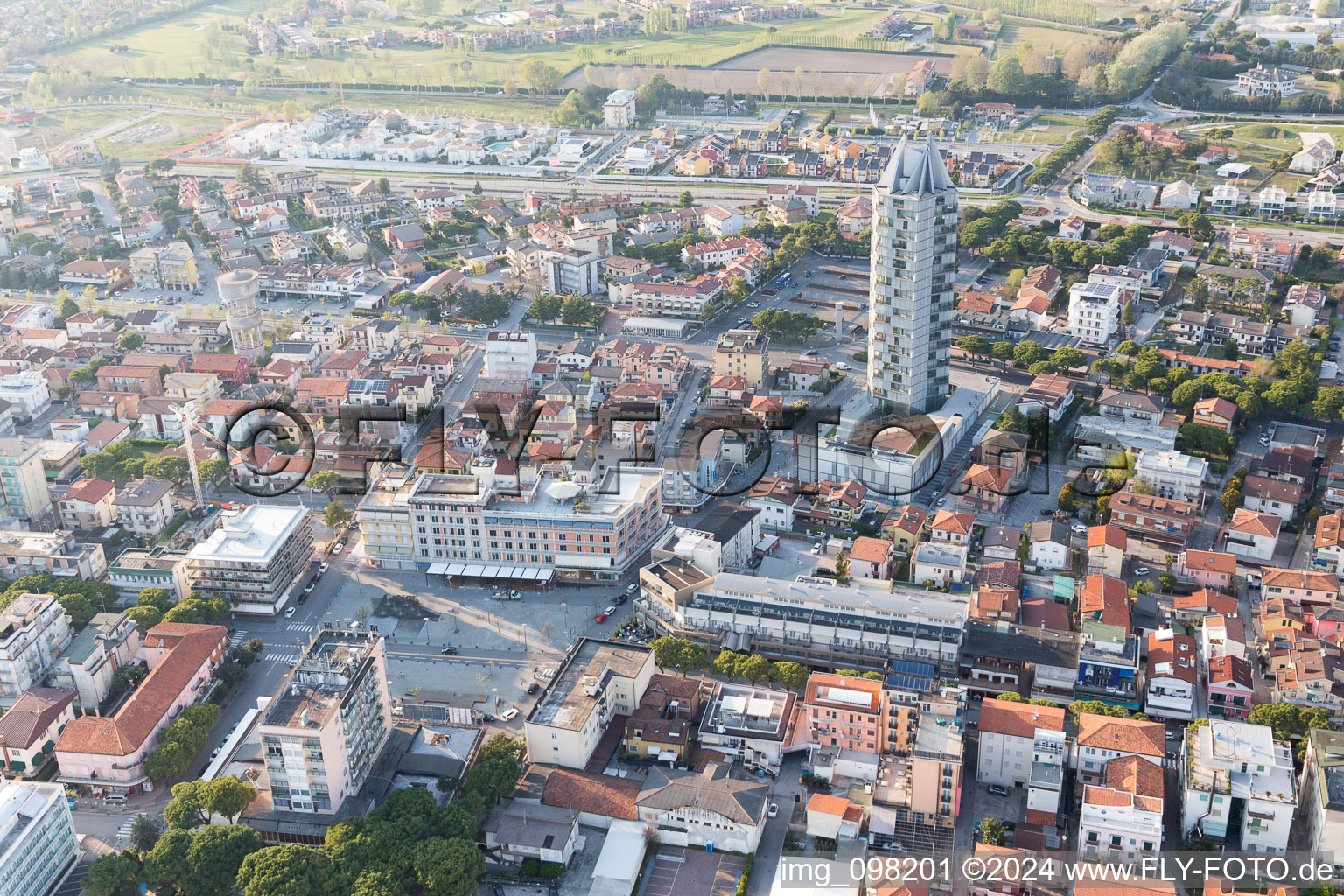 Photographie aérienne de Vue sur la ville depuis le centre-ville de Vénétie à Lido di Jesolo dans le département Metropolitanstadt Venedig, Italie