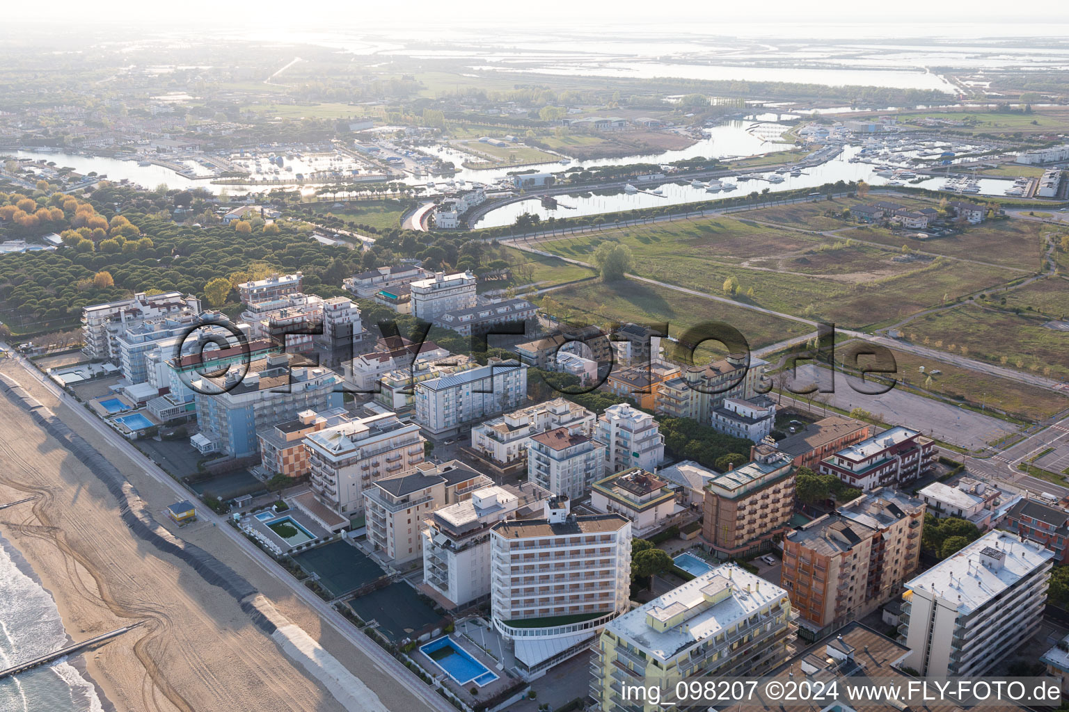 Jesolo dans le département Metropolitanstadt Venedig, Italie hors des airs