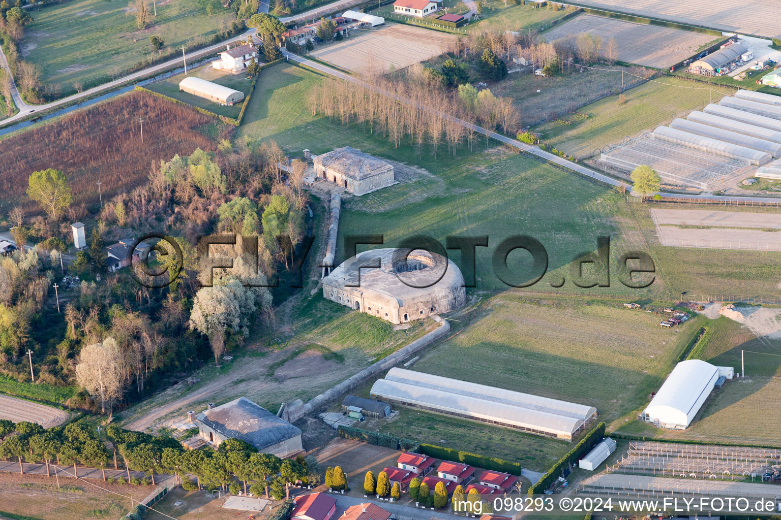 Punta Sabbioni dans le département Vénétie, Italie depuis l'avion