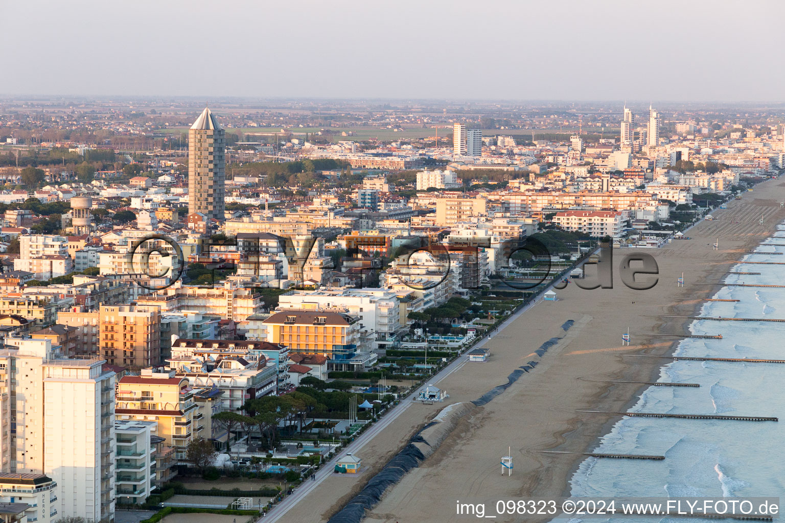 Jesolo dans le département Metropolitanstadt Venedig, Italie vue d'en haut