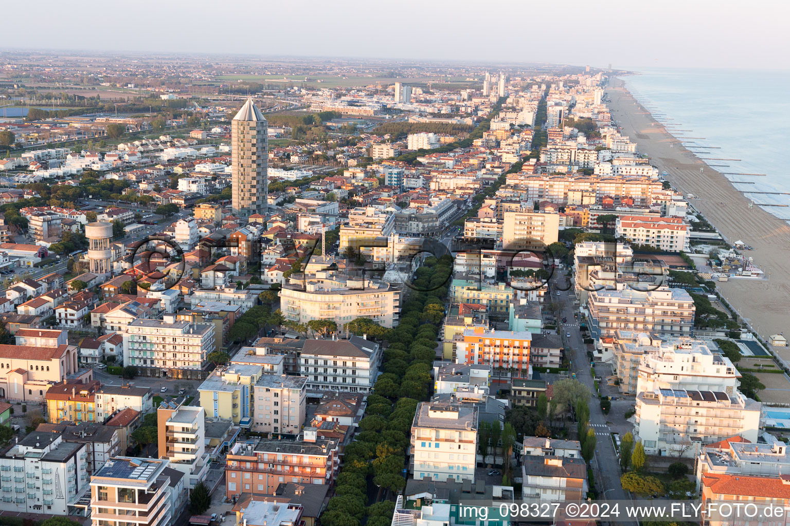 Vue aérienne de Quartier Lido di Iesolo in Jesolo dans le département Metropolitanstadt Venedig, Italie