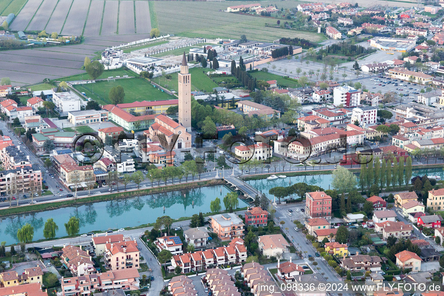 Jesolo dans le département Metropolitanstadt Venedig, Italie vue du ciel