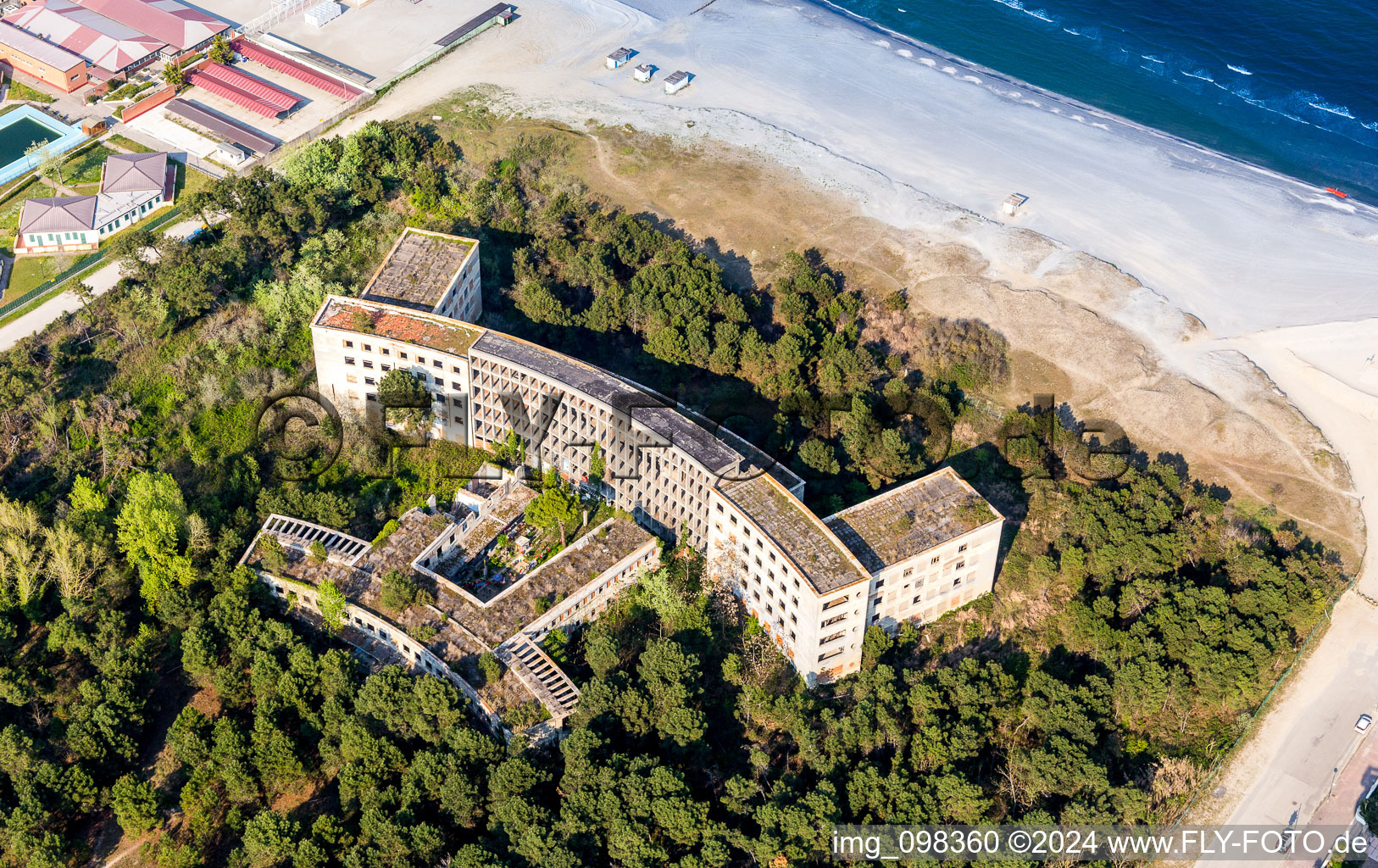 Vue aérienne de Ancien camp de loisirs pour enfants fascistes Colonia Varese sur l'Adriatique à Milano Marittima en Émilie-Romagne à Cervia dans le département Ravenna, Italie