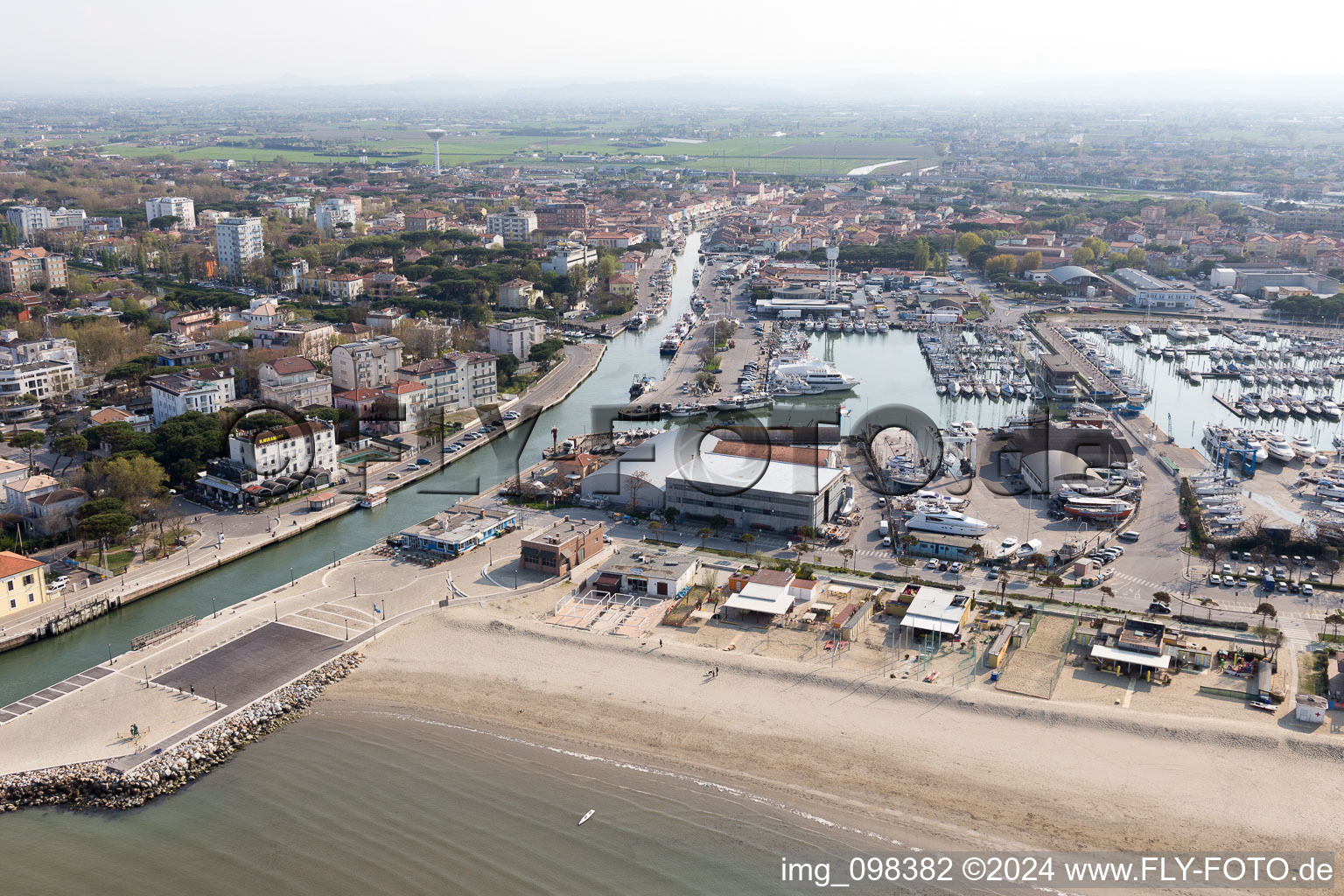 Vue aérienne de Cesenatico dans le département Émilie-Romagne, Italie