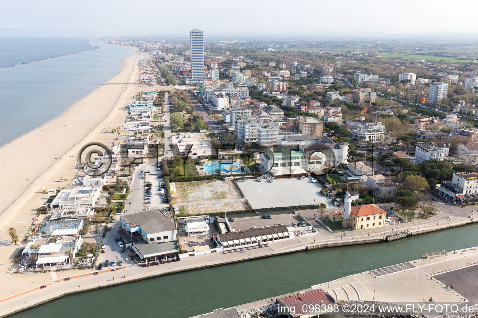 Photographie aérienne de Cesenatico dans le département Forlì-Cesena, Italie