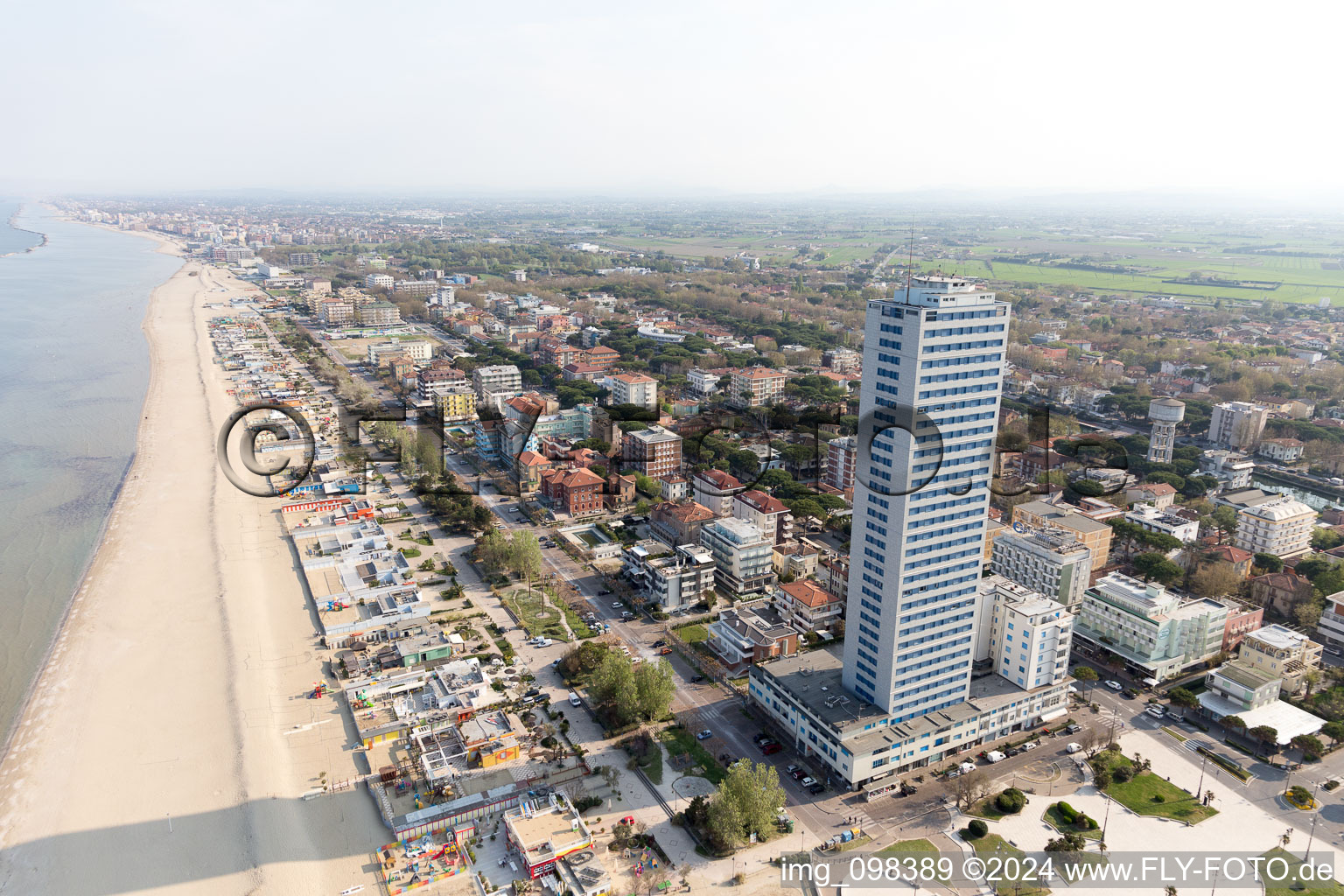 Cesenatico dans le département Forlì-Cesena, Italie vue d'en haut