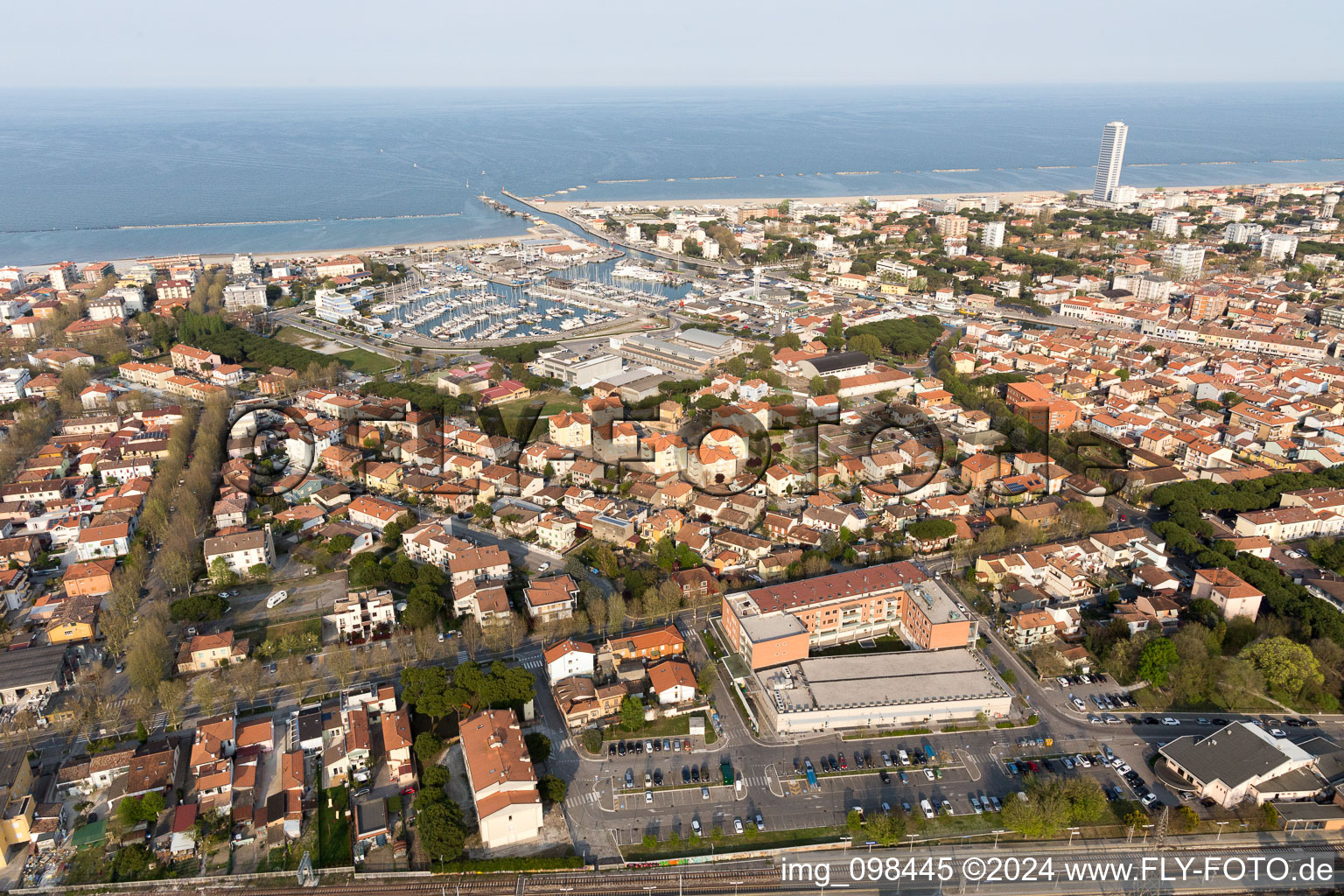 Photographie aérienne de Cesenatico dans le département Forlì-Cesena, Italie